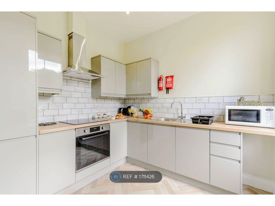 Property photo 2 of 10 Kitchen