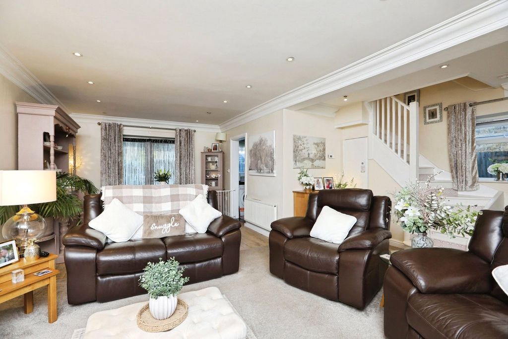 Property photo 2 of 17 Photo