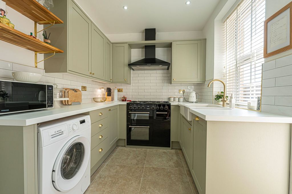 Property photo 2 of 31
