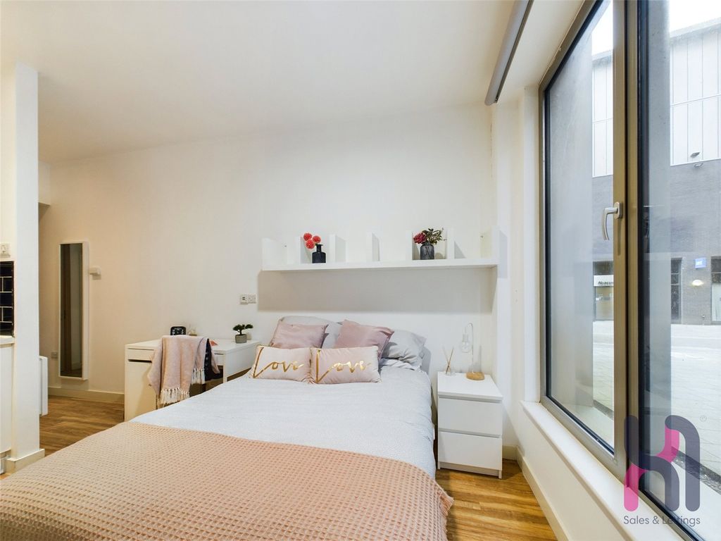 Property photo 2 of 9 Picture No. 12