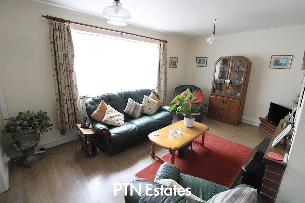 Property photo 3 of 13 Lounge