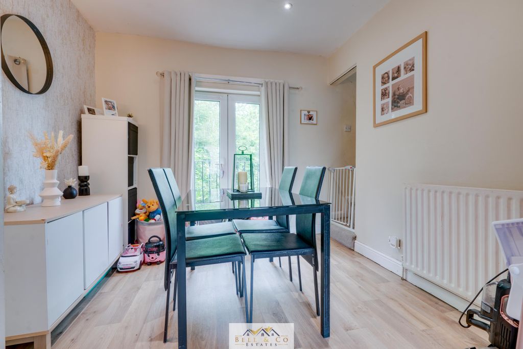 Property photo 3 of 15 Dining Room 1