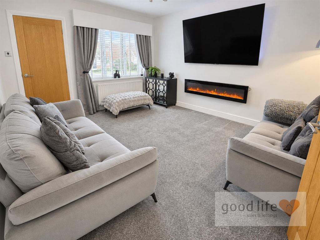 Property photo 2 of 15 20261019_192903003_Ios34 Markham Street.Jpg