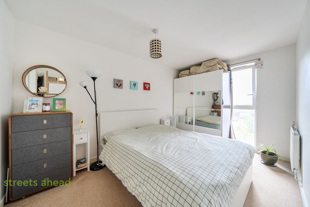 Property photo 2 of 14 B8497d74-ce49-48A...