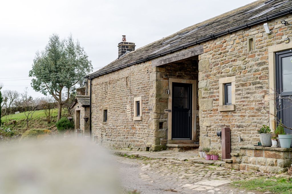 Property photo 1 of 28