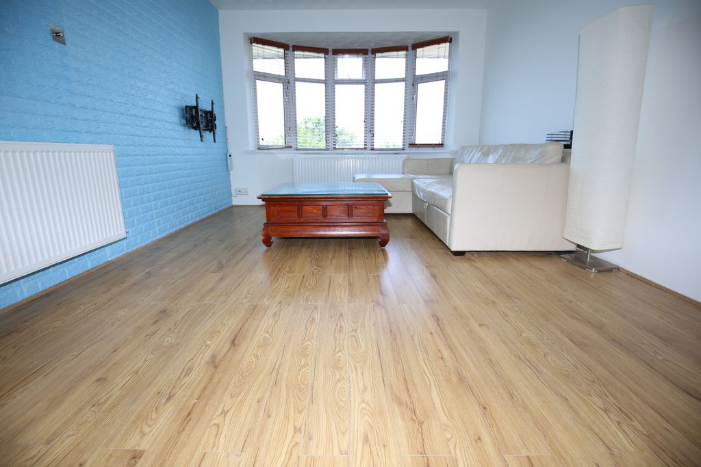 Property photo 3 of 17 Photo 08