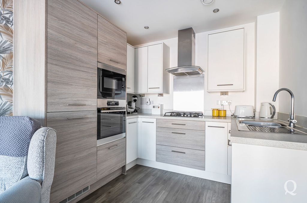 Property photo 2 of 19 30d3E000-6262-48E...