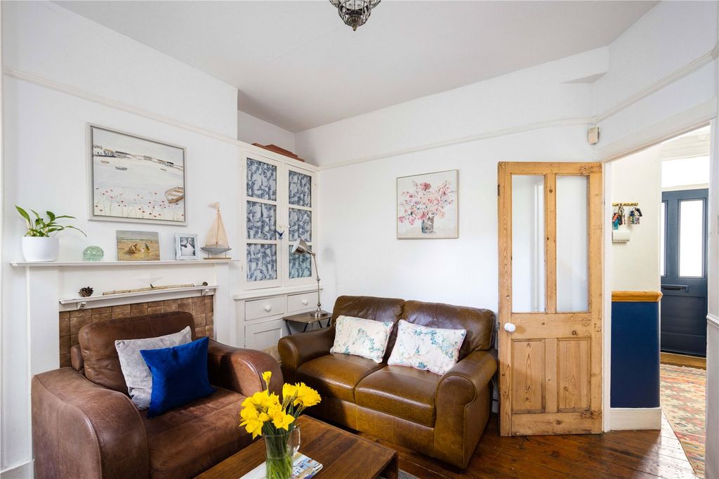 Property photo 3 of 18 Reception