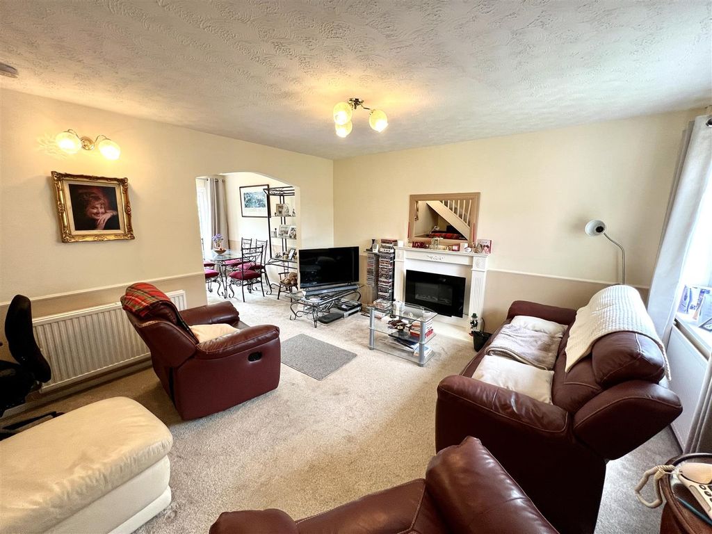 Property photo 2 of 18 Living Room