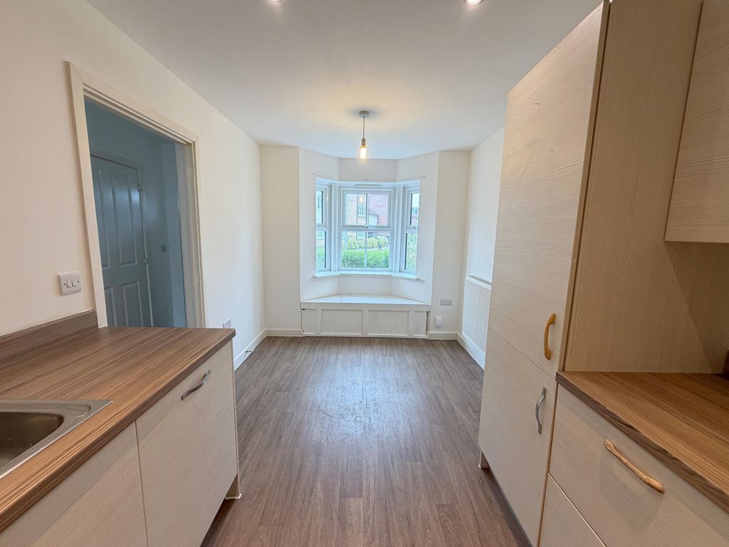 Property photo 3 of 11 Dining Room