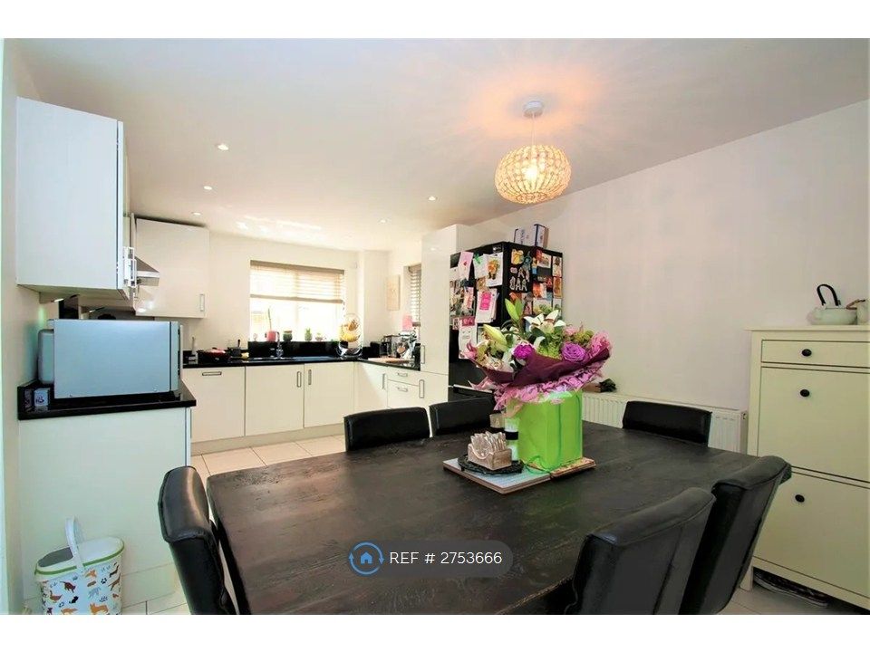 Property photo 3 of 15 Kitchen/Dining Area
