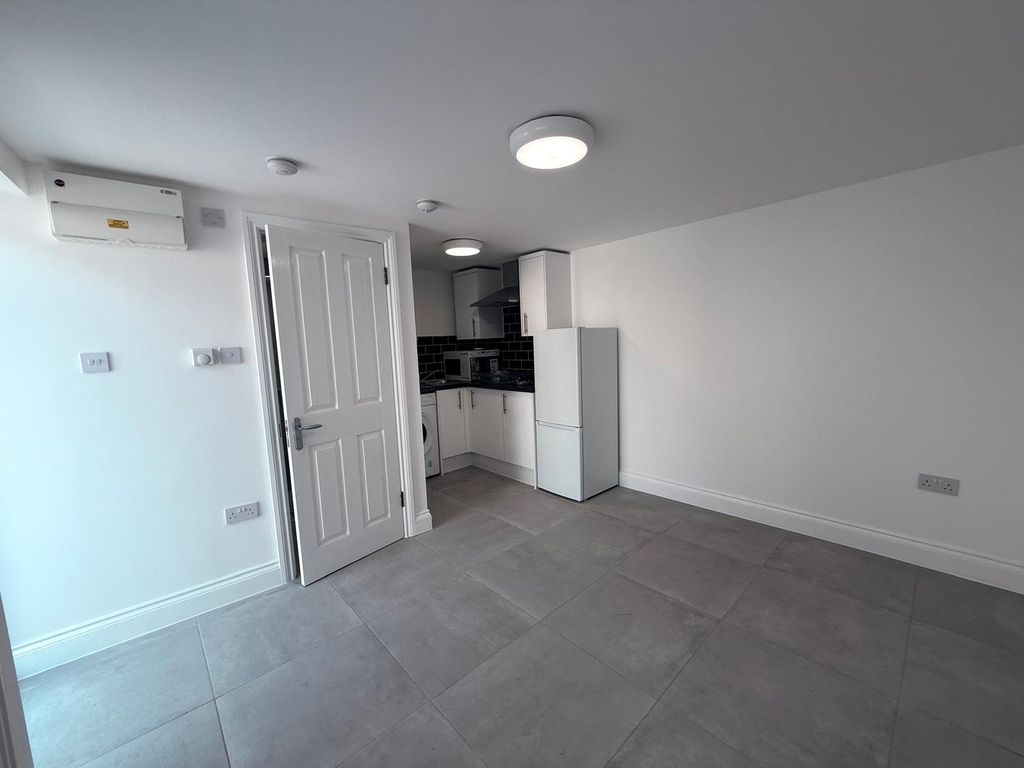Property photo 2 of 7 Gallery