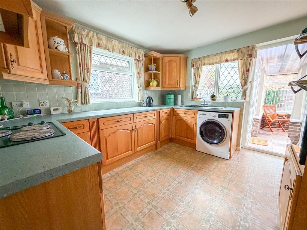 Property photo 3 of 21 Kitchen