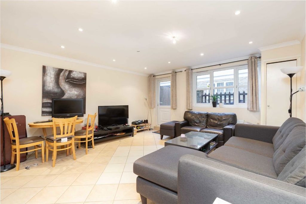 Property photo 2 of 6