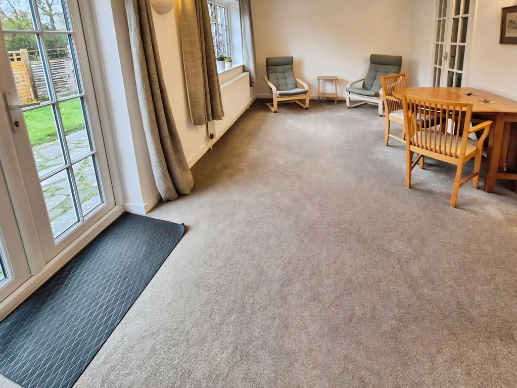 Property photo 3 of 17 Living Room