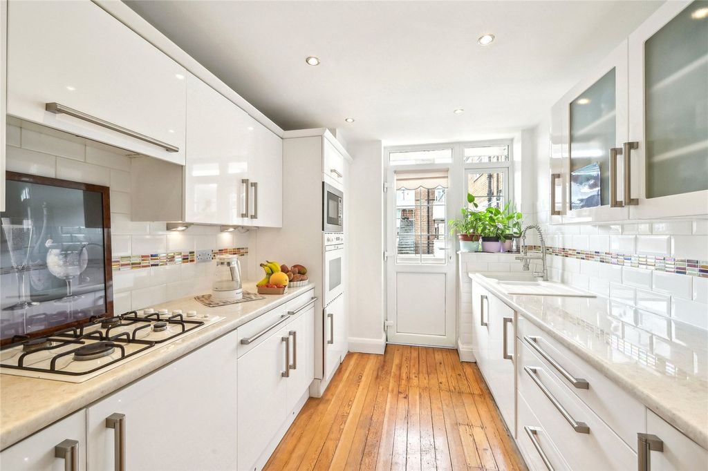 Property photo 1 of 8 Kitchen