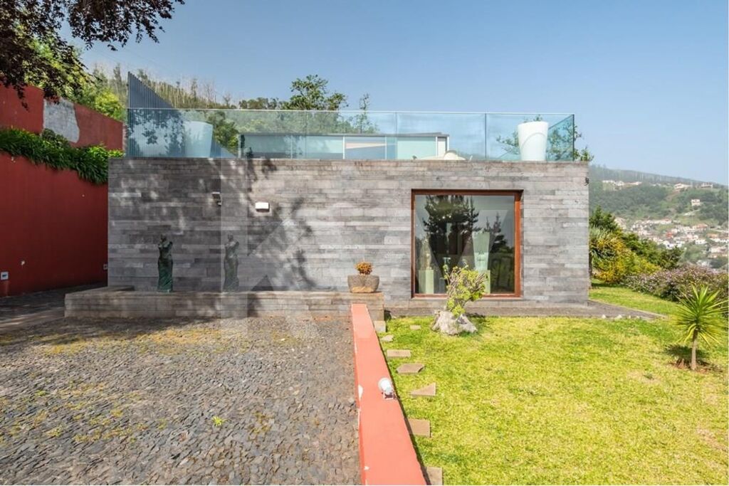 Property photo 3 of 83
