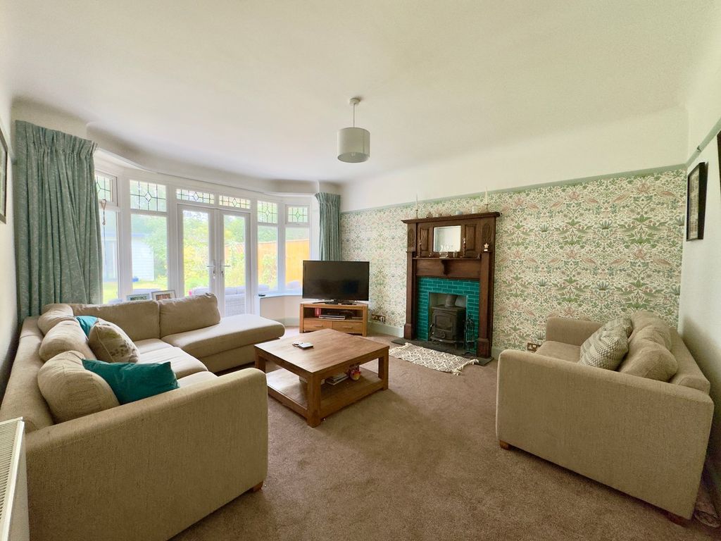 Property photo 2 of 25