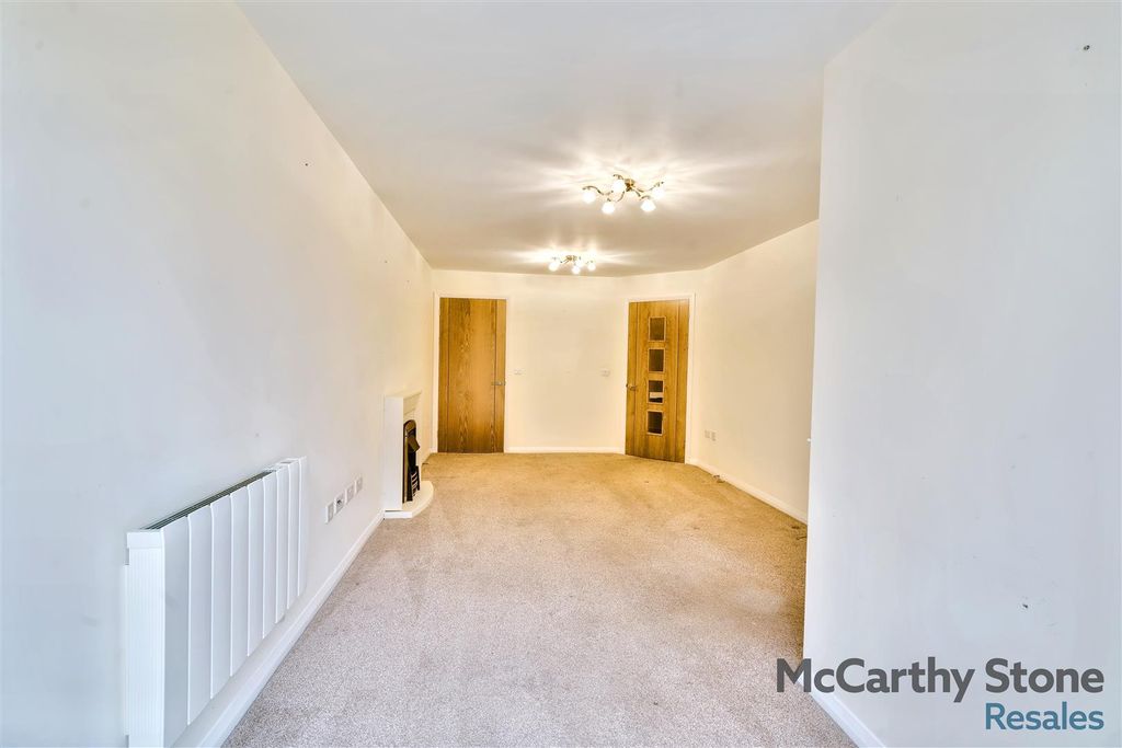 Property photo 3 of 19 8631458-Interior02.Jpg