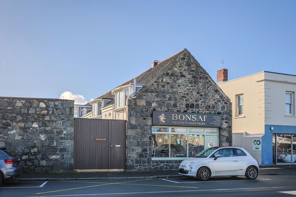 Property photo 1 of 16 Photo 0