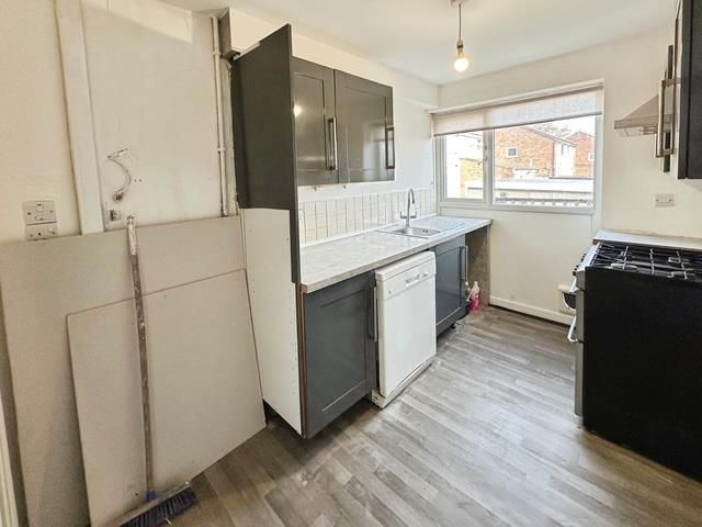 Property photo 3 of 15 Kitchen