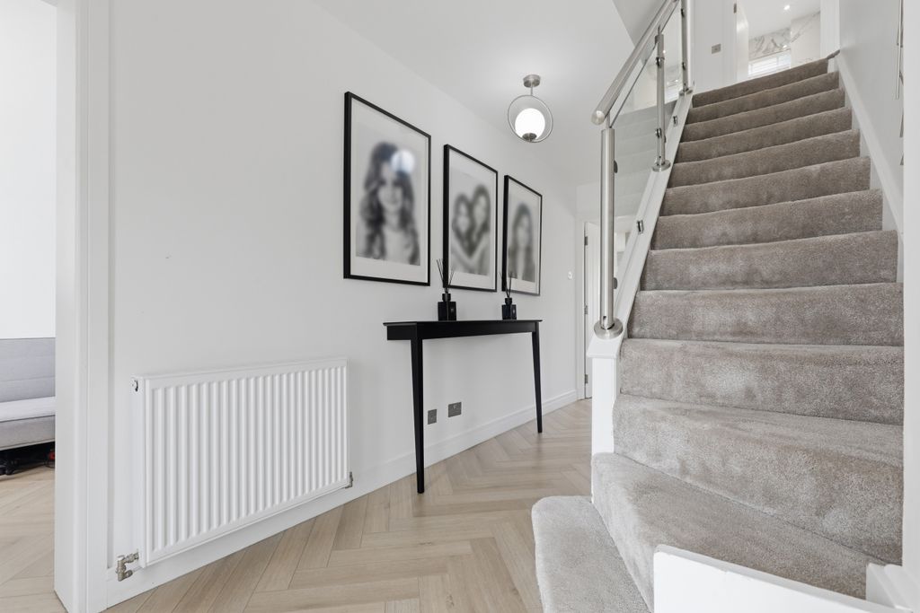 Property photo 3 of 45