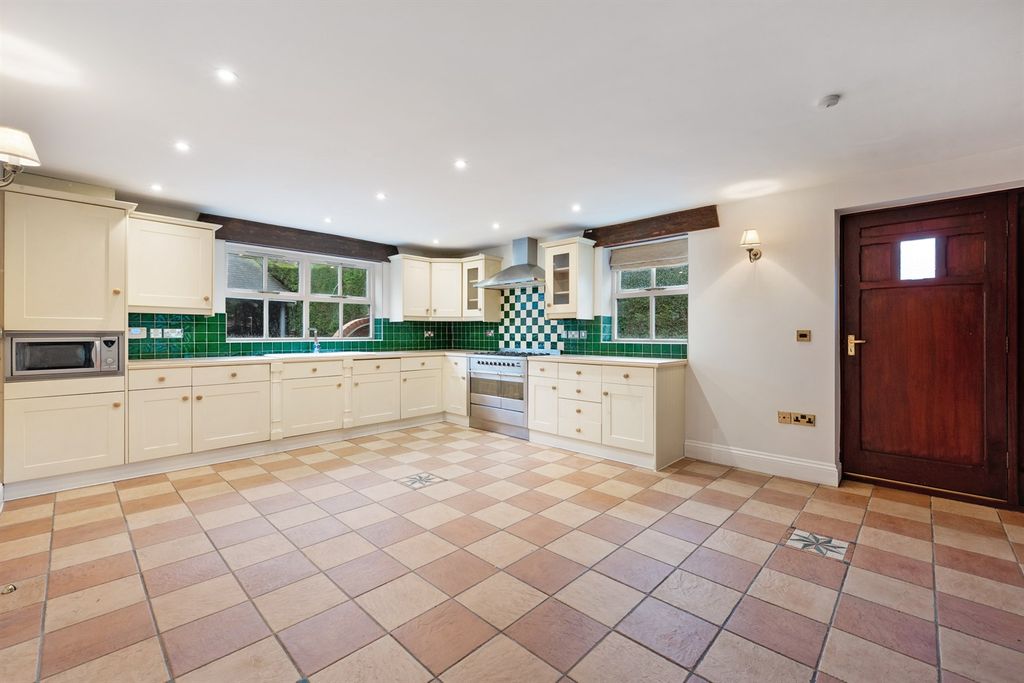 Property photo 3 of 21 Dining Kitchen