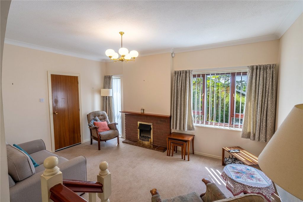 Property photo 2 of 34 Picture No. 14