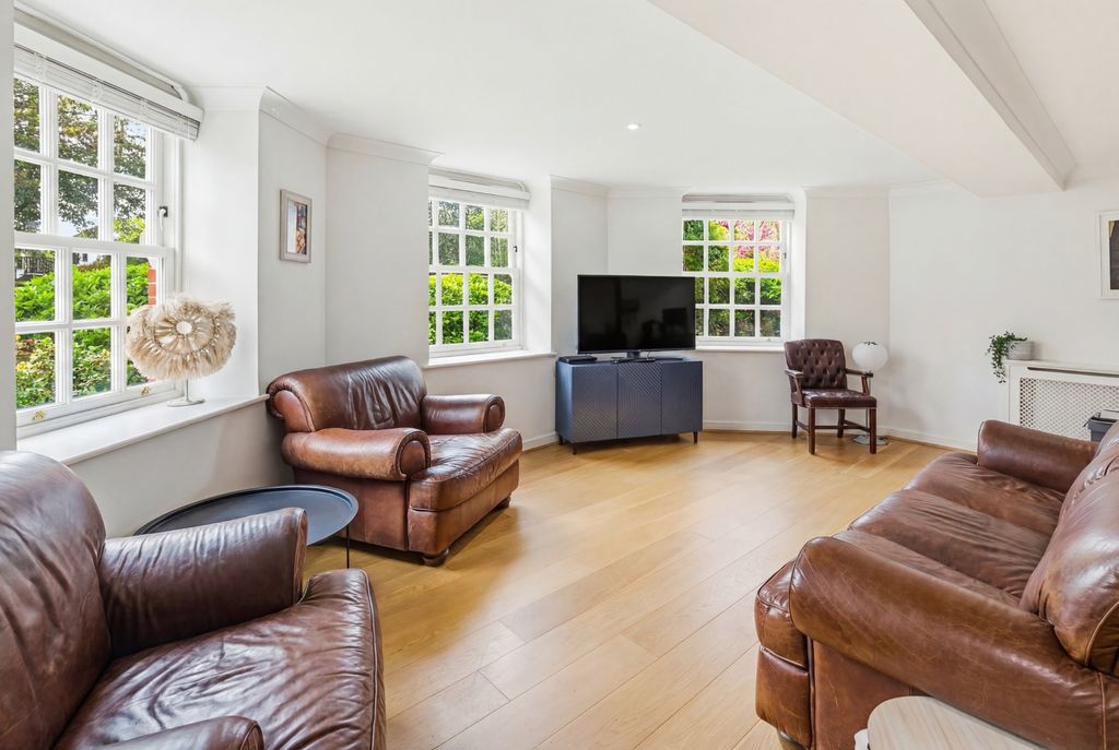 Property photo 3 of 17 Photo 8