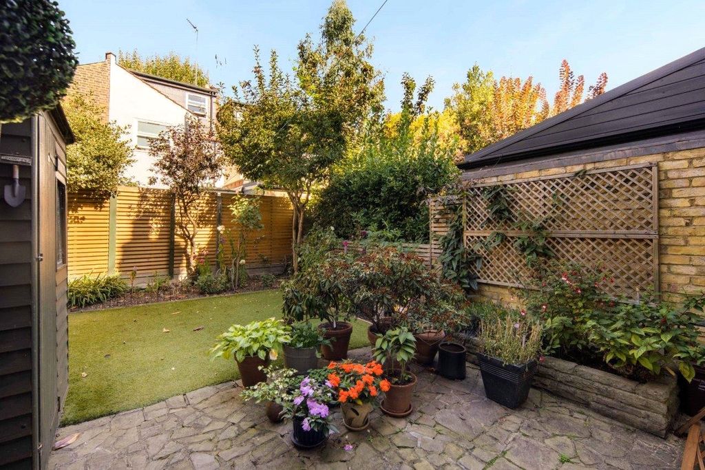 Property photo 2 of 18 Garden