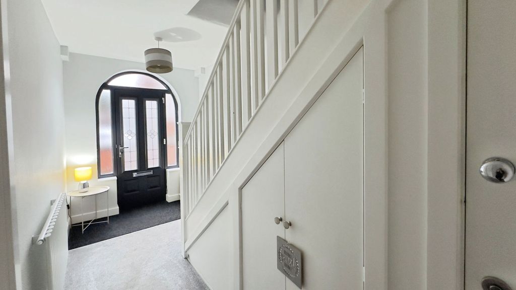 Property photo 2 of 28