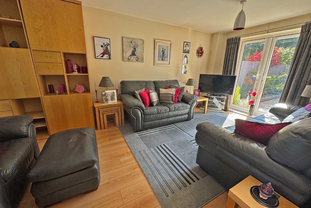 Property photo 2 of 13 4224205