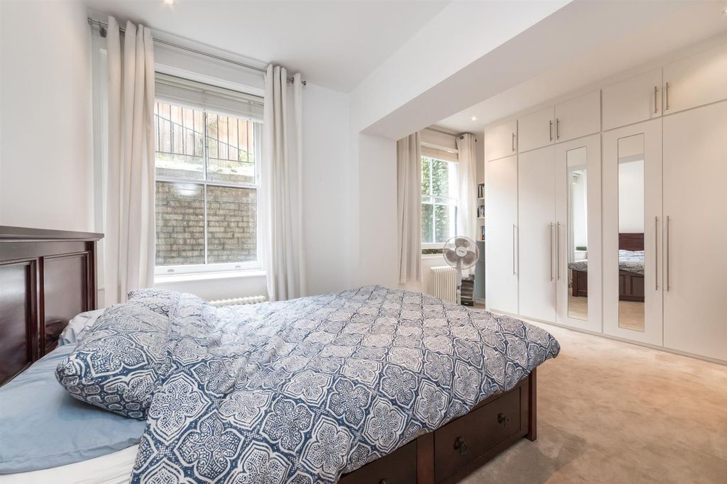 Property photo 3 of 7 Bedroom 1: