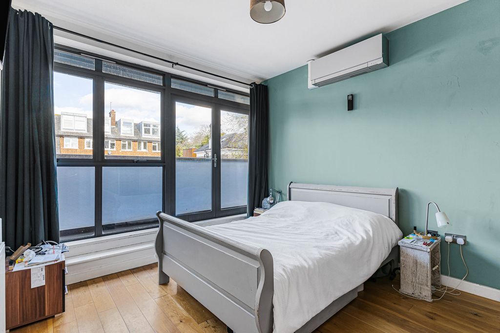 Property photo 3 of 16 Bedroom