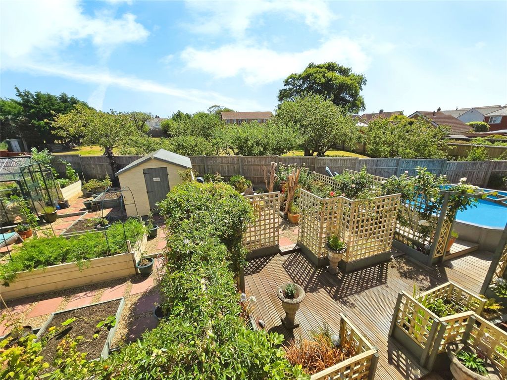 Property photo 2 of 27 Garden