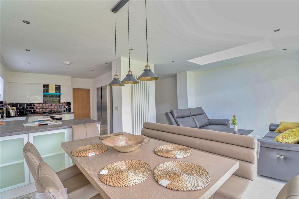 Additional image 9 of 5 bed detached house for saleUpper Third Avenue, Frinton On Sea CO13