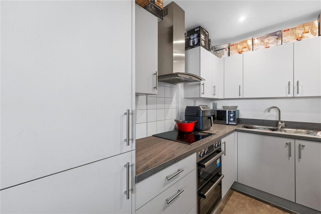 Property photo 3 of 11 Kitchen