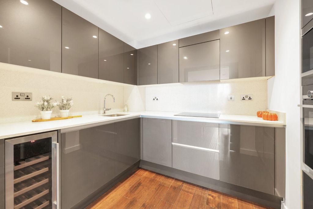 Property photo 2 of 18 Picture No. 35