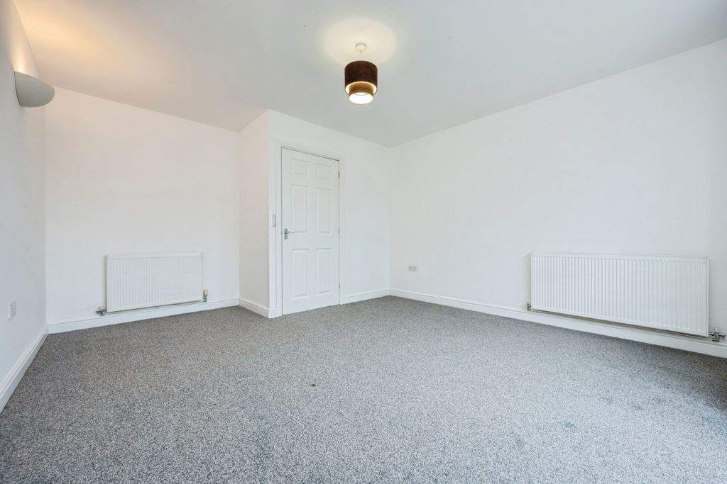 Property photo 3 of 17 Photo