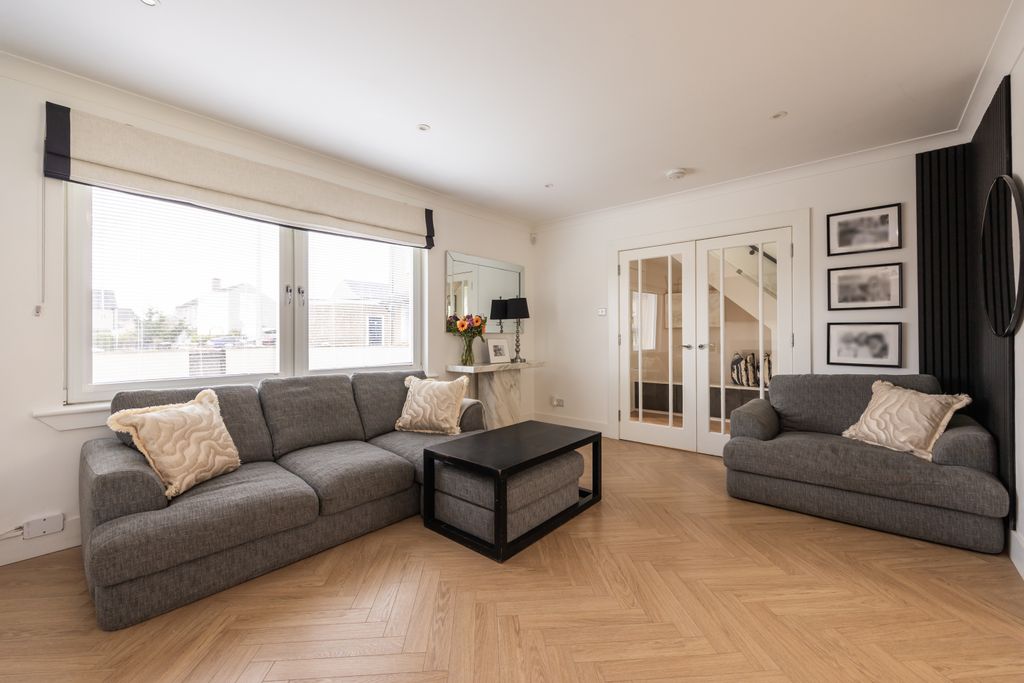 Property photo 3 of 25 Property Image 3