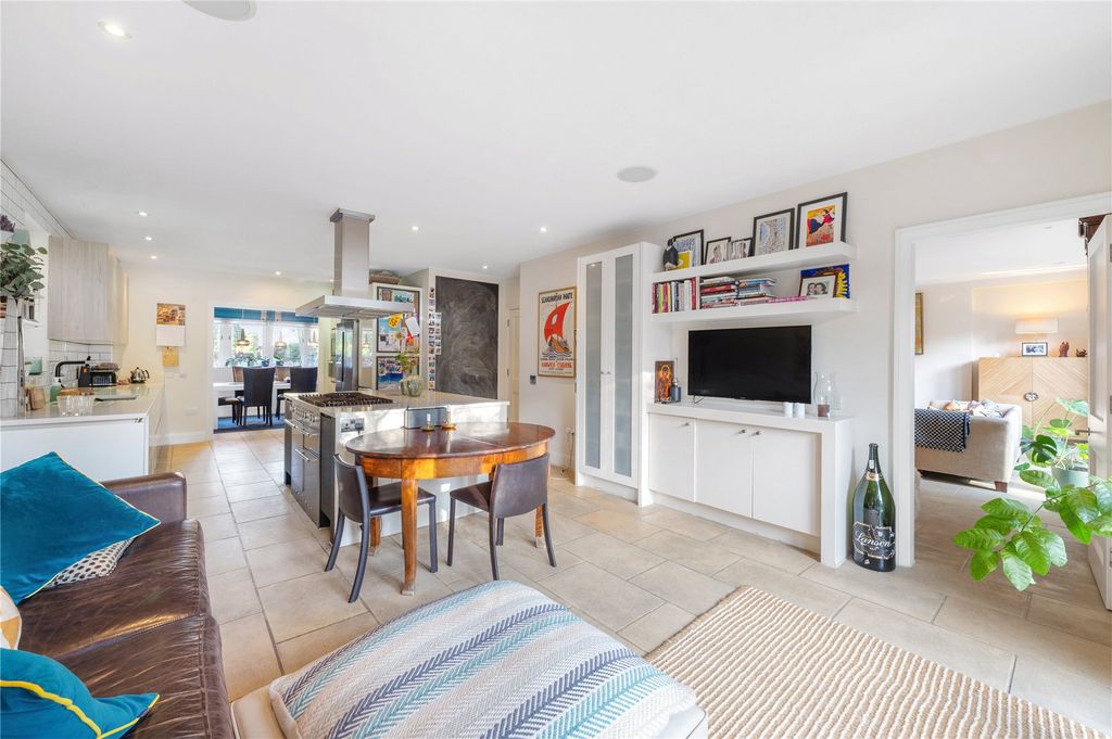 Property photo 3 of 33 Picture No. 25