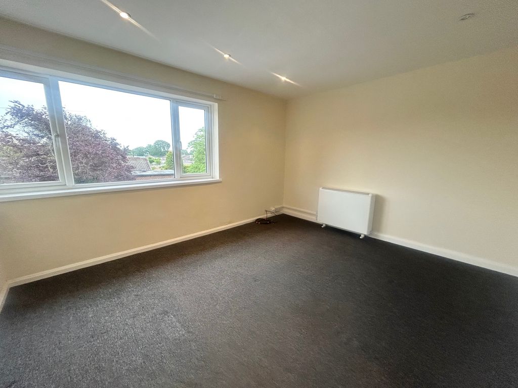 Property photo 2 of 5 Bedroom