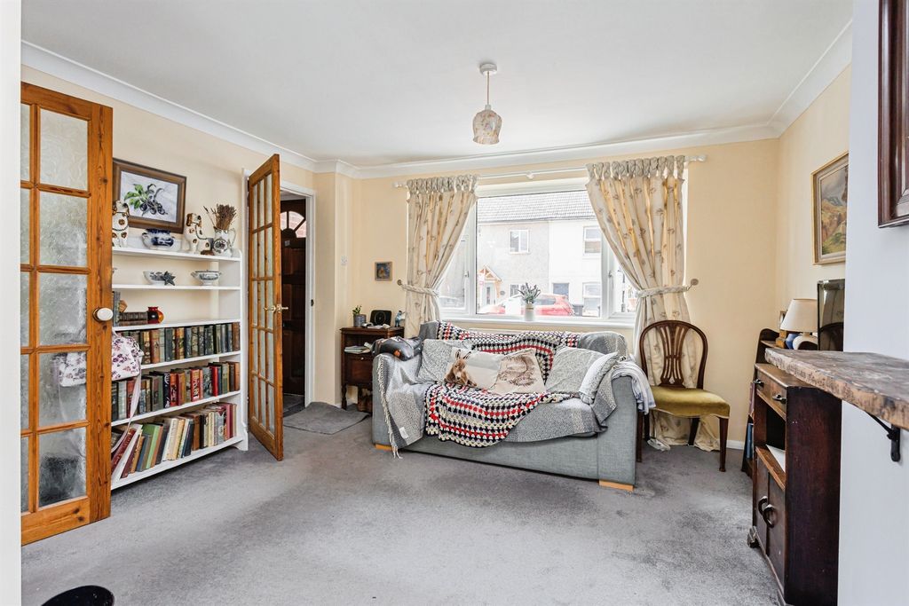 Property photo 2 of 18