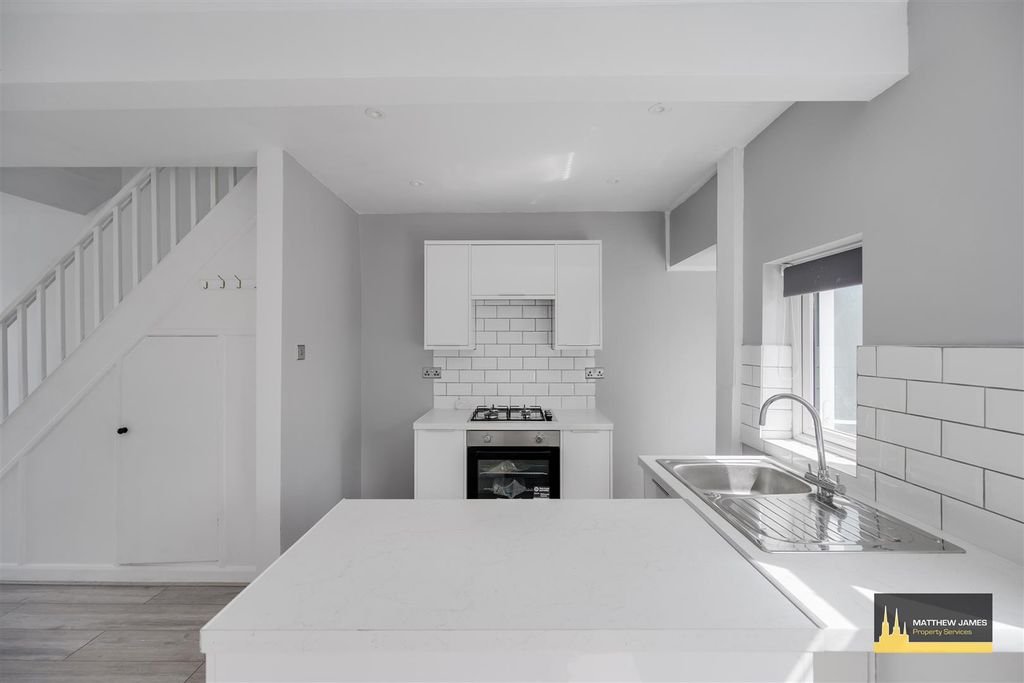 Property photo 3 of 23 Kitchen
