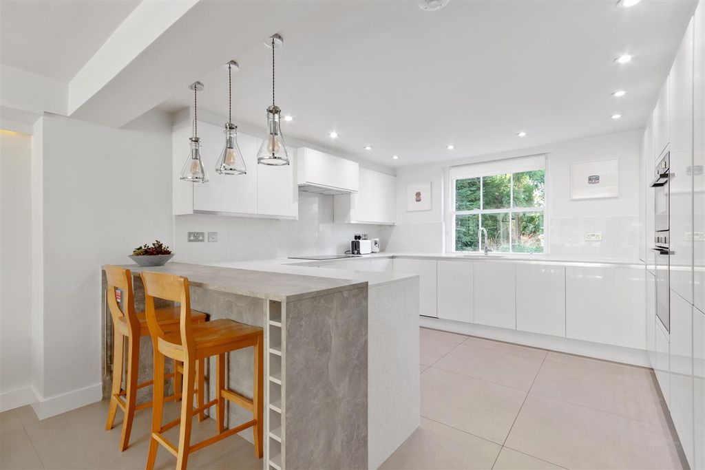 Property photo 2 of 10 Heathfield Terrace 16 Ph9.Jpg