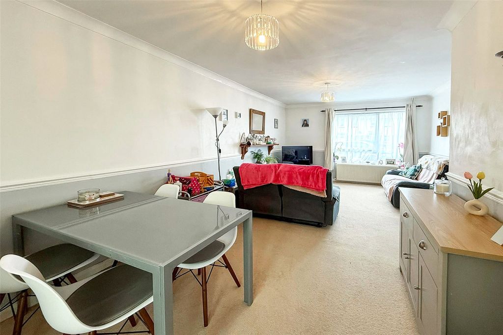 Property photo 2 of 17 Picture No. 27