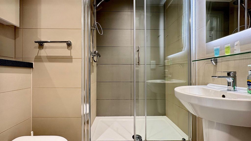 Property photo 3 of 33 Bathroom