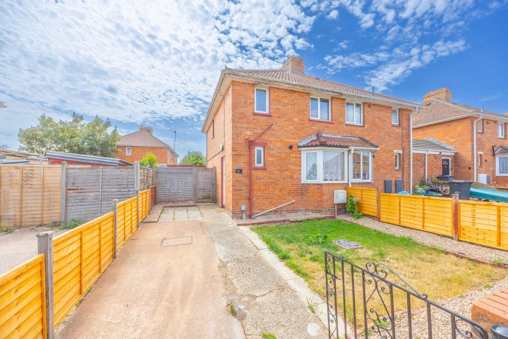 Property photo 1 of 12 Ewemove Taunton Roman Road (4)