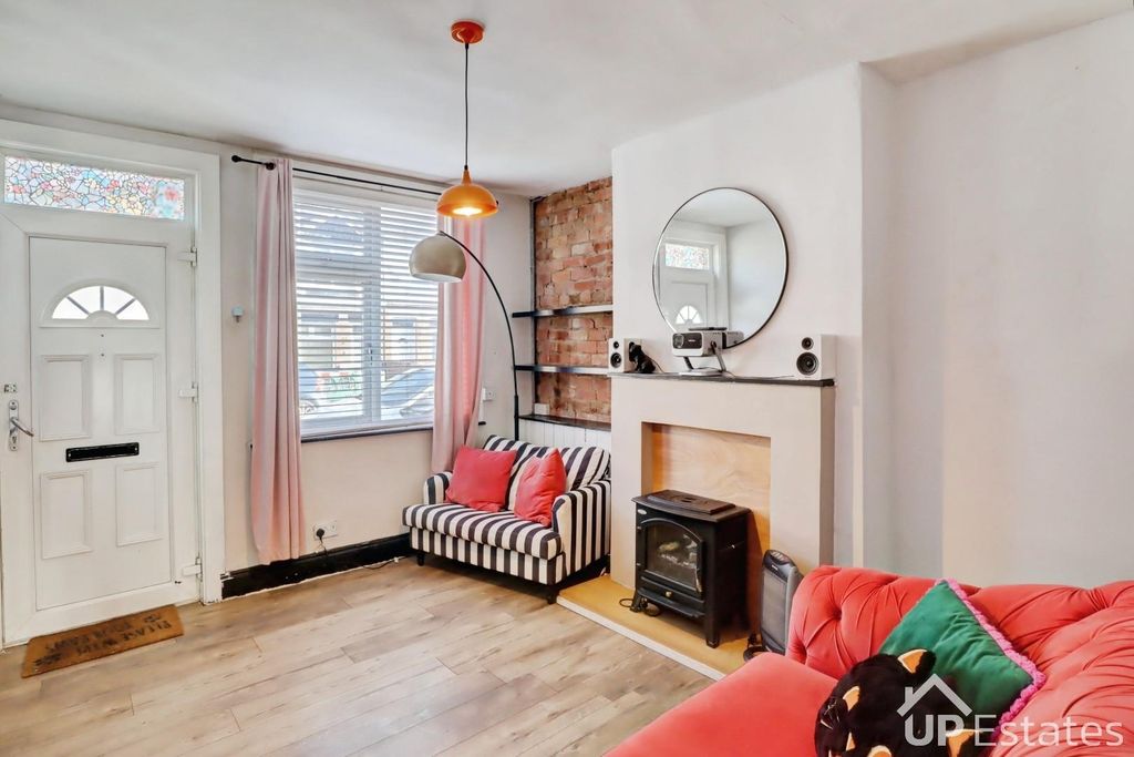 Property photo 3 of 11 Living Room