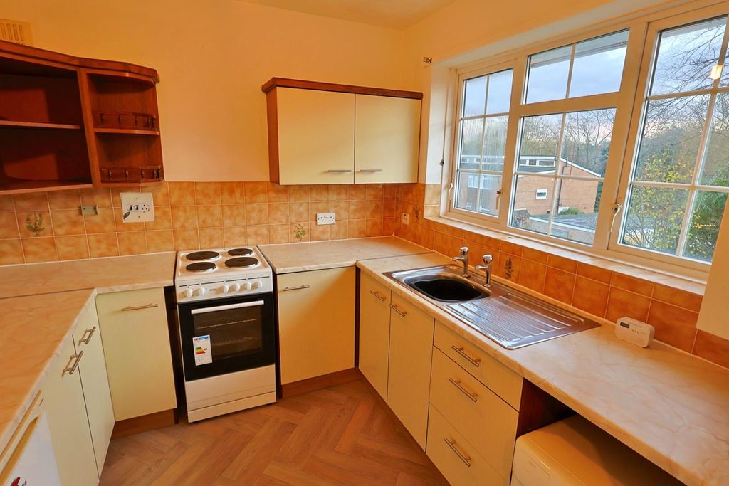 Property photo 3 of 9 Kitchen